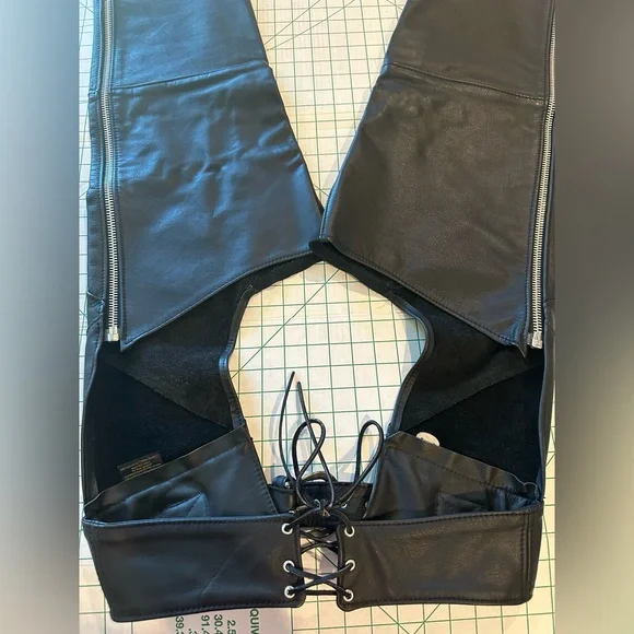 Harley Davidson women’s black leather chaps excellent condition buckle lace up - Picture 2 of 16